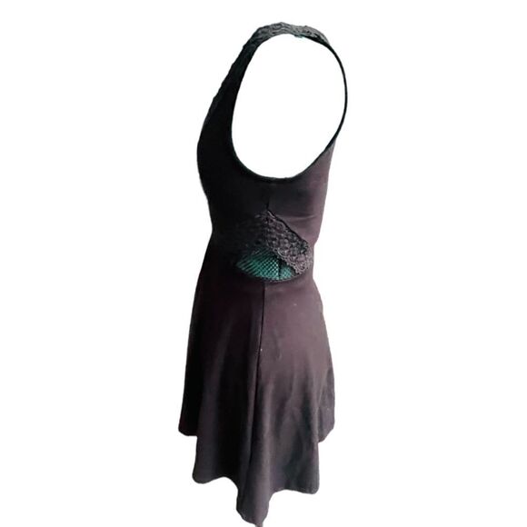 French Connection Little Black Dress VNeck Fit & Flare w/Lace Detail Size 2 - Picture 4 of 8